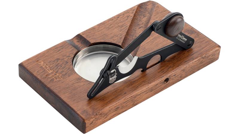 CIGAR CUTTER WITH WOOD SUPPORT